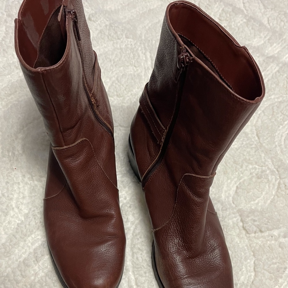 Boots - Picture 4 of 9